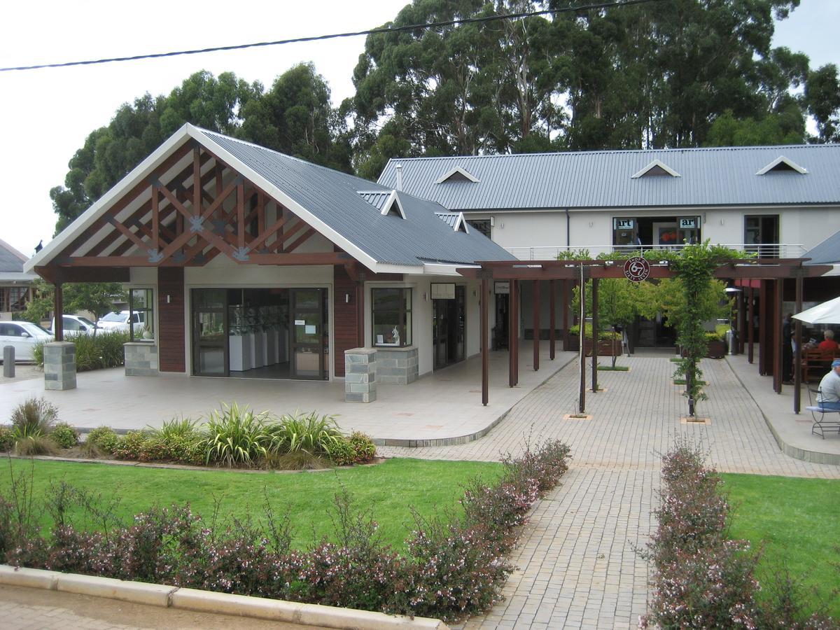 Stay@67 Apartments - Dullstroom Esterno foto