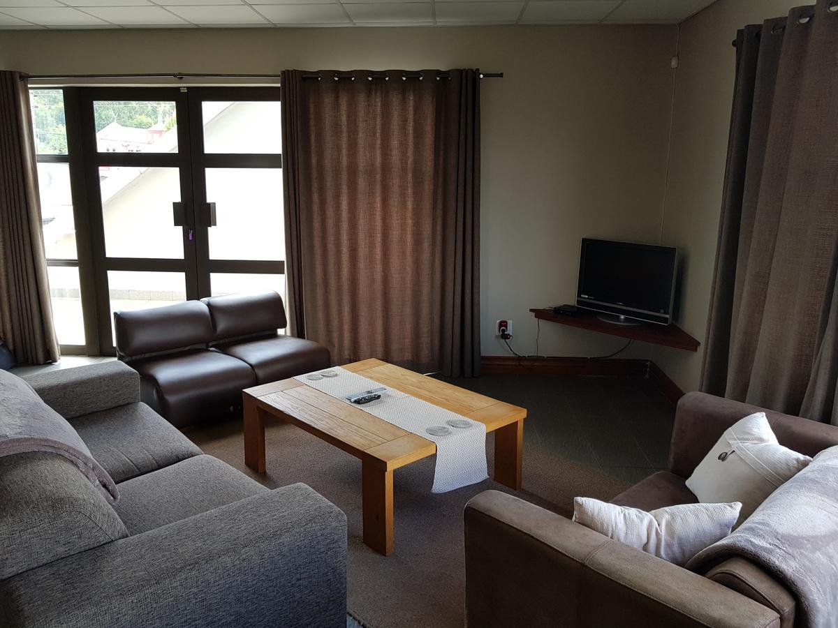 Stay@67 Apartments - Dullstroom Esterno foto
