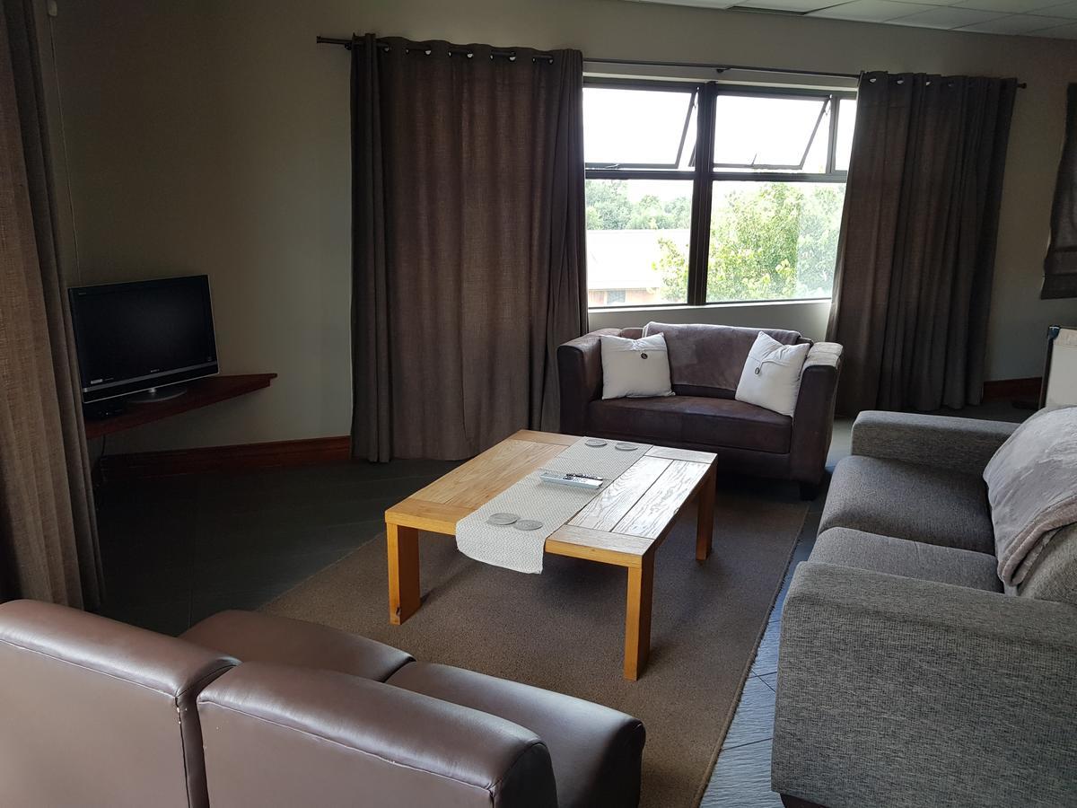 Stay@67 Apartments - Dullstroom Esterno foto