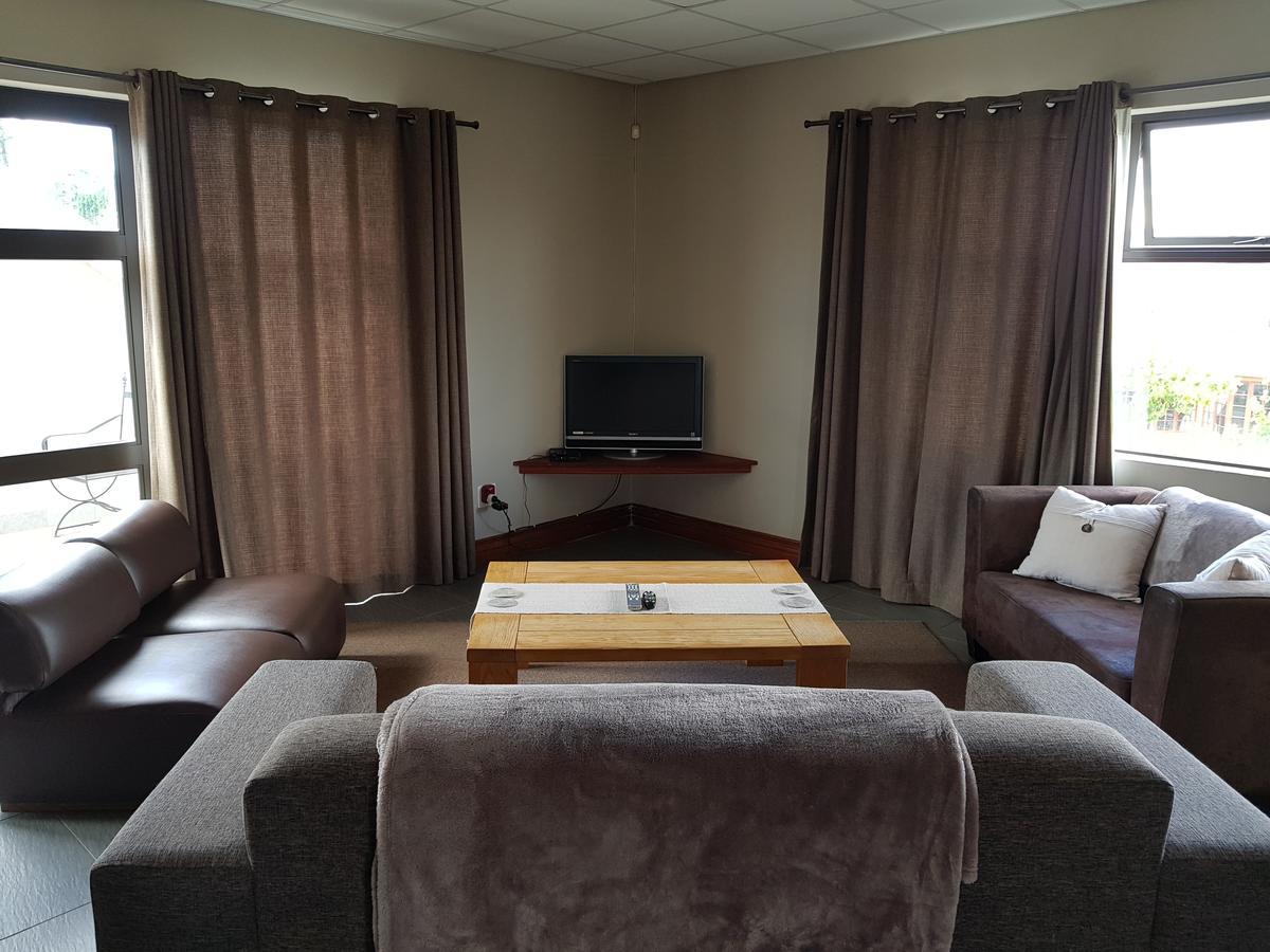 Stay@67 Apartments - Dullstroom Esterno foto